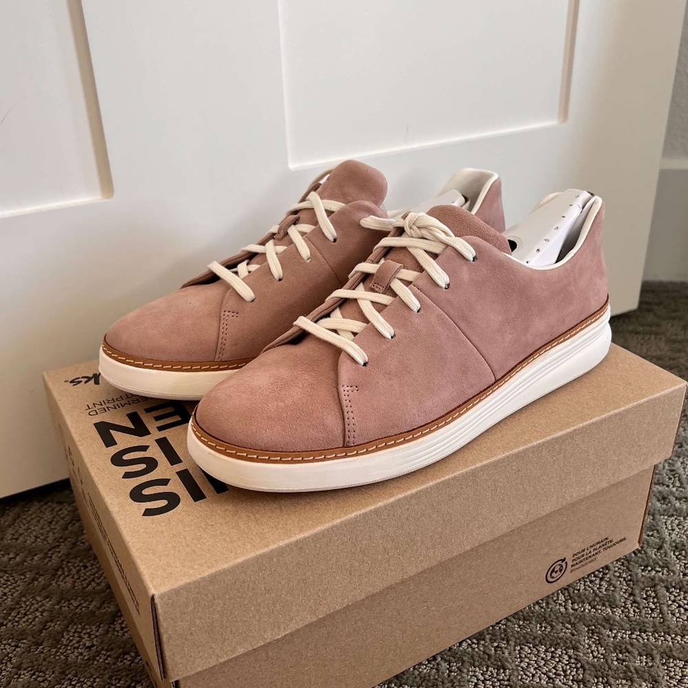 Clarks Soft Pink Suede Women's Sneakers